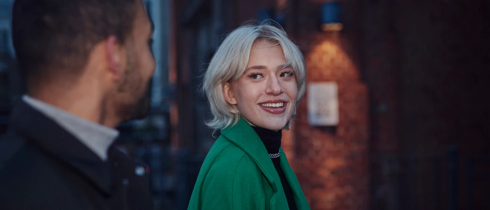 A guy talking to a woman he just met, showing if it is ok to ask out a stranger.